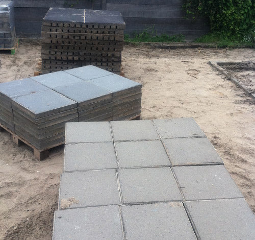 Stenen op pallets