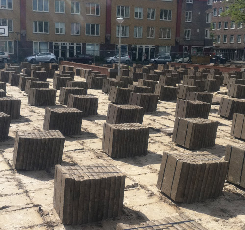 Pakketteren op een groot plein.